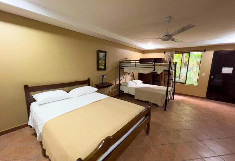 4인용 스탠다드 룸, Belen Suites