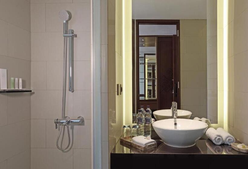Люкс Вид на Бассейн, Golden Tulip Jineng Resort Bali