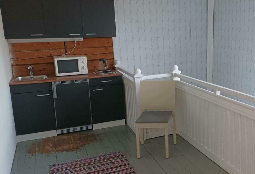اتاق استاندارد چهارنفره با سرویس بهداشتی مشترک, Salonsaaren Pappila