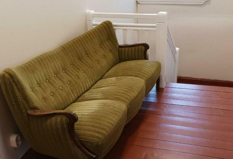 اتاق استاندارد سه تخته با سرویس بهداشتی مشترک, Salonsaaren Pappila