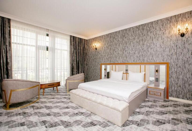 جناح جونيور مزوَّد بشرفة, Nohur Hotel Gabala