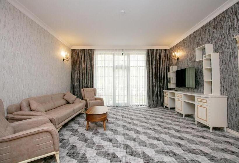 غرفة عائلية مطلّة علي الحديقة, Nohur Hotel Gabala