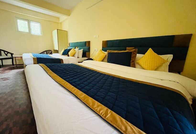 패밀리 스위트, The Ashoka Inn 300mts Walkable From Mall Road