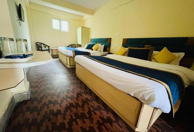 패밀리 스위트, The Ashoka Inn 300mts Walkable From Mall Road