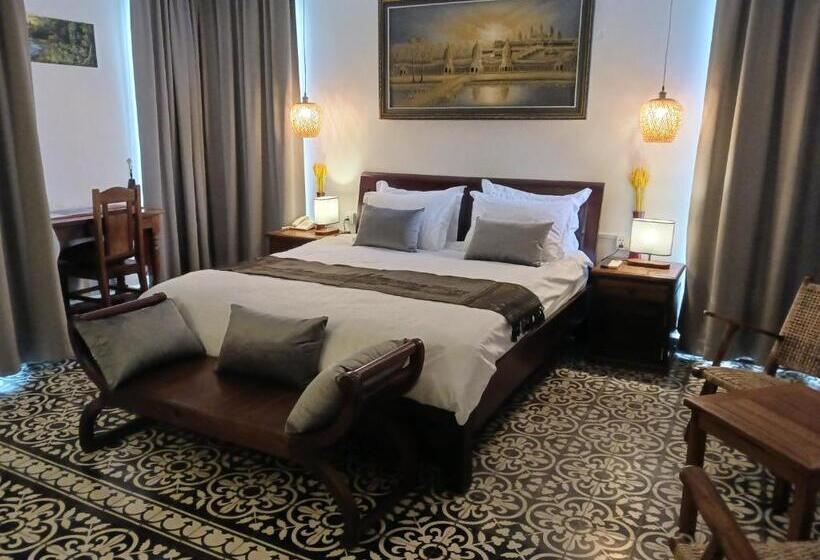اتاق لوکس با بالکن, Andy S Place