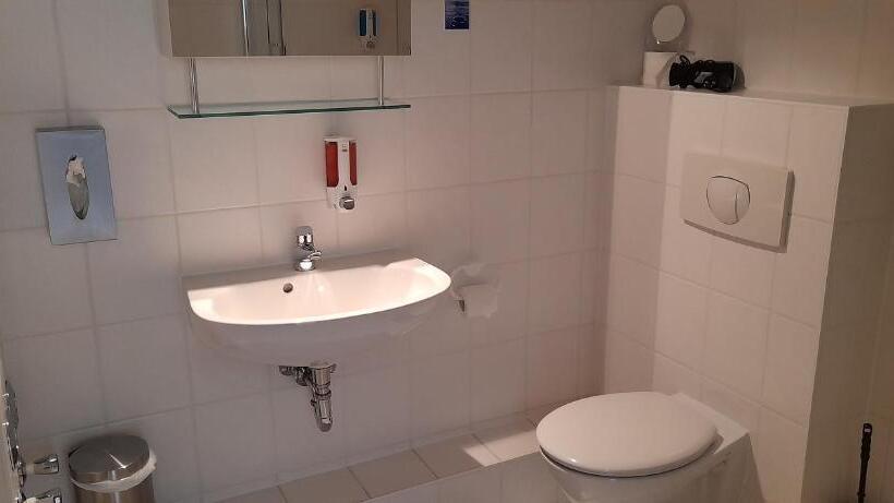 Номер Стандарт с Балконом, Apartment Hotel Schillerplatz