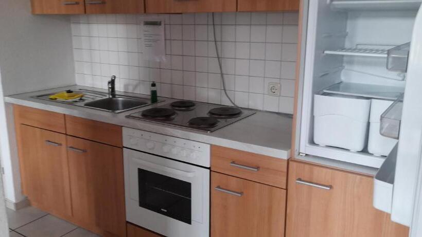 Номер Стандарт с Балконом, Apartment Hotel Schillerplatz