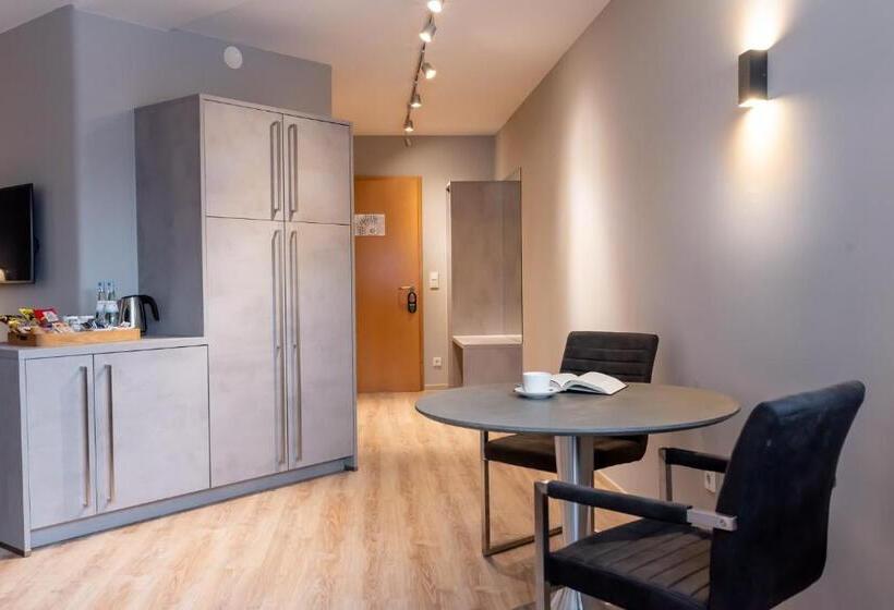 Люкс Deluxe Кровать Кинг, Circle Inn