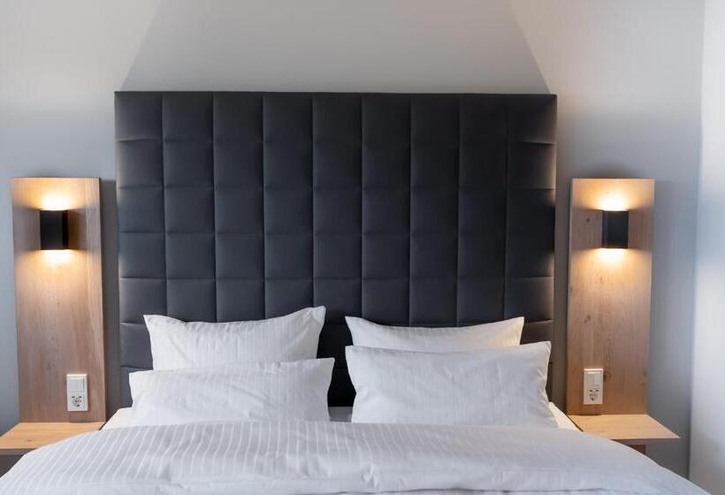 Полулюкс Повышенной Комфортности, Circle Inn