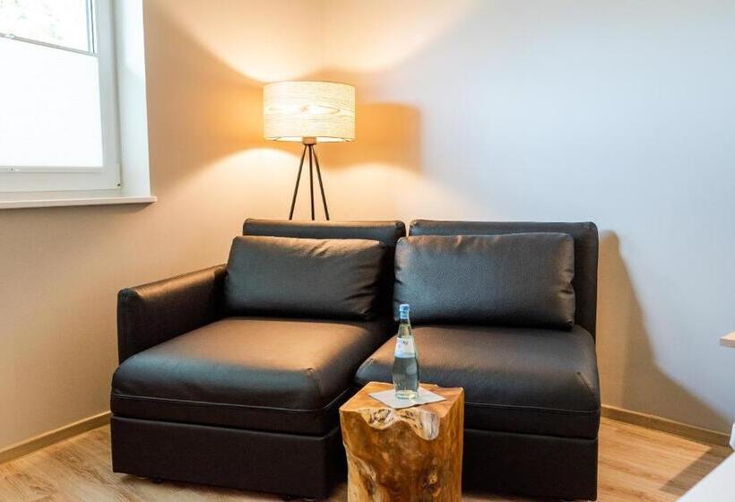 Полулюкс Повышенной Комфортности, Circle Inn