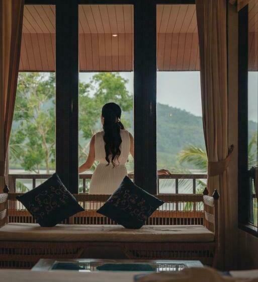 اتاق لوکس با چشم‌انداز دریا, Kooncharaburi Resort   Koh Chang