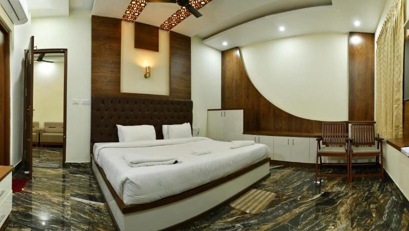 Люкс Deluxe Кровать Кинг, Nivetha Inn