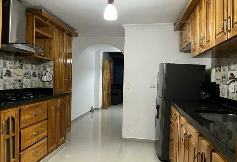 家庭间, Pacifica Hostel