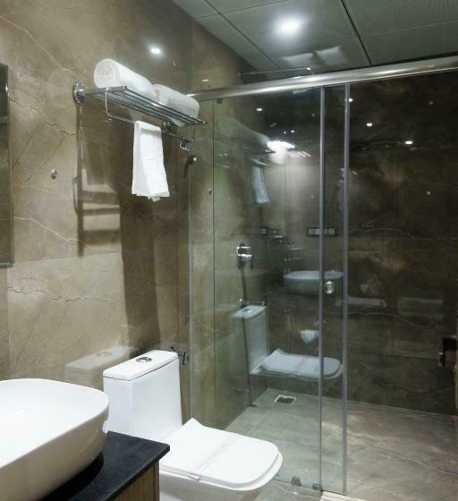Quarto Deluxe, Aryavilas