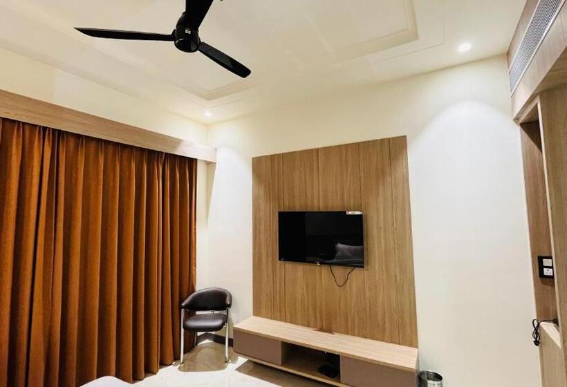Quarto Familiar Deluxe, Aryavilas