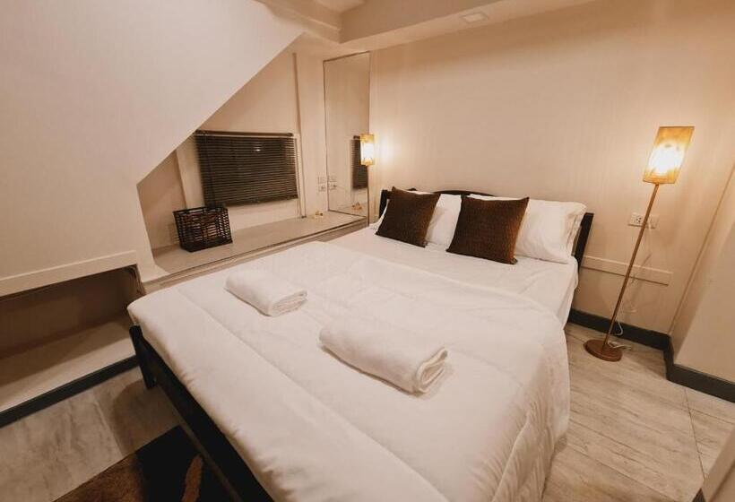 Quarto Deluxe, Suraya Bangkok
