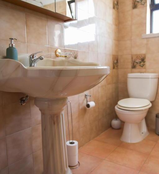 اتاق خانوادگی, Wakeup Villa