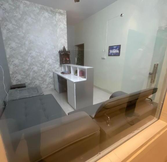 Трехместный Номер Классика, Oyo 81010  The Amar Palace