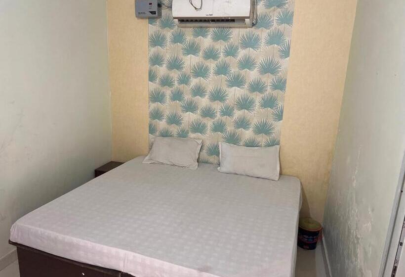 Трехместный Номер Классика, Oyo 81010  The Amar Palace