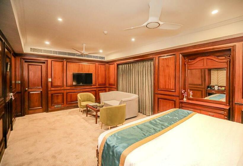 Номер Superior Кровать Кинг, Regenta Central Lucknow By Royal Orchid Hotels Limited