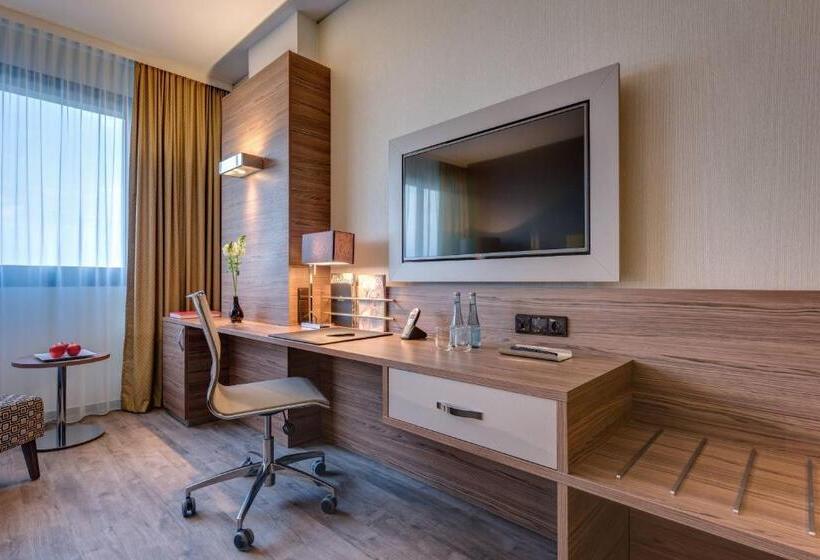 带大床的行政房间, Bonn Marriott