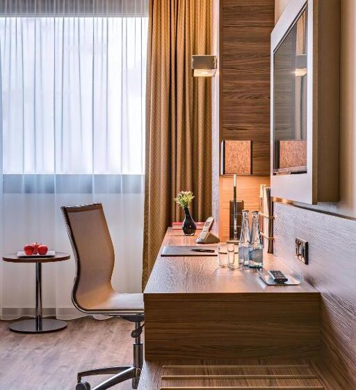 带大床的行政房间, Bonn Marriott