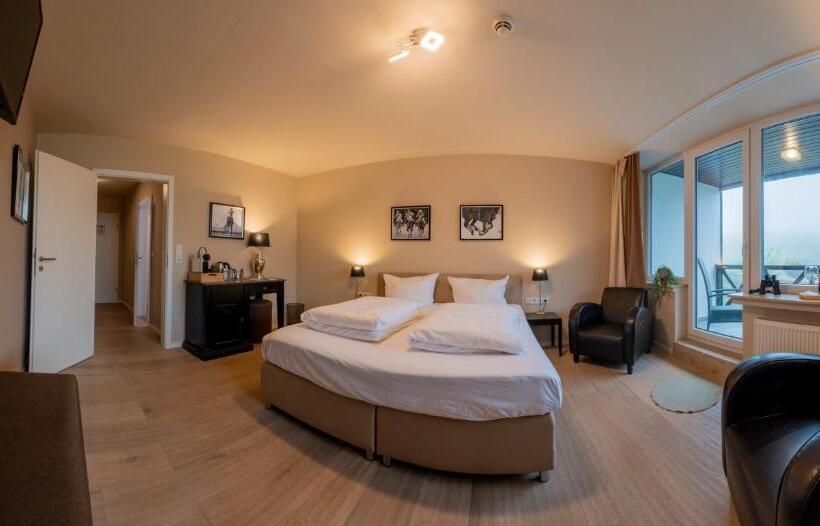 חדר דלוקס עם מרפסת, Landhotel Flora & Fauna