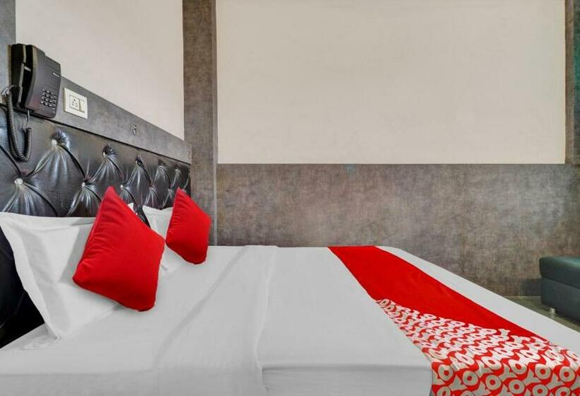 Трехместный Номер Классика, Oyo Flagship 80887  Holiday Inn