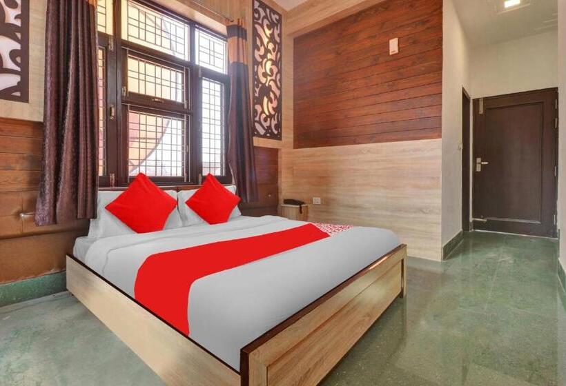 Трехместный Номер Классика, Oyo Flagship 80887  Holiday Inn