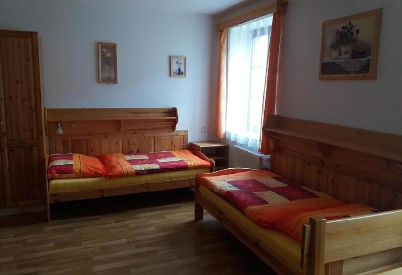 Четырехместный Номер Стандарт, Penzion Ve Staré škole