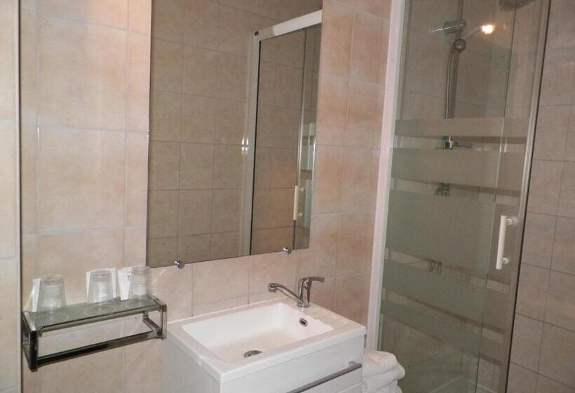 اتاق استاندارد سه نفره, Hôtel Du Commerce