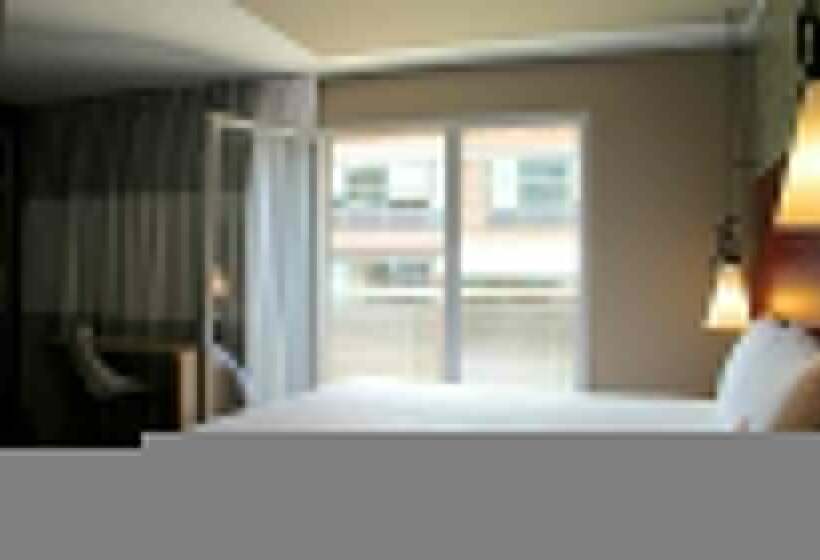 اتاق استاندارد سه نفره, Ibis Lille Centre Grand Palais