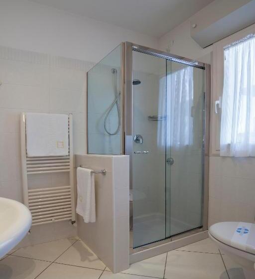 Quarto Estandar Individual, Gala