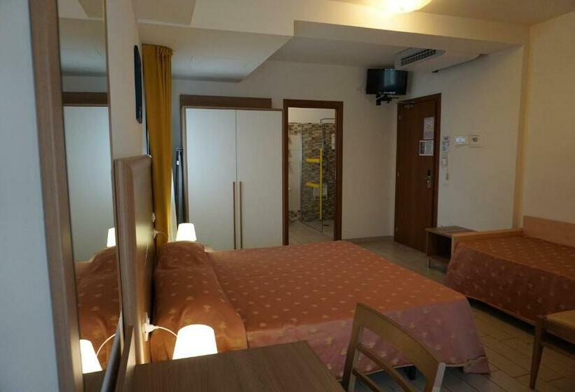 Quarto Triplo Estandar, Ideal Sottomarina