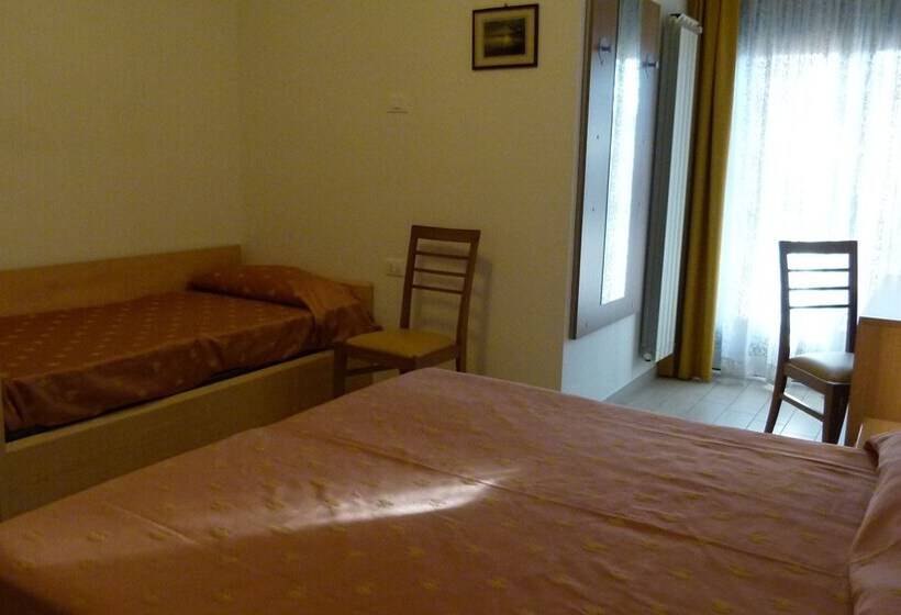 Quarto Triplo Estandar, Ideal Sottomarina