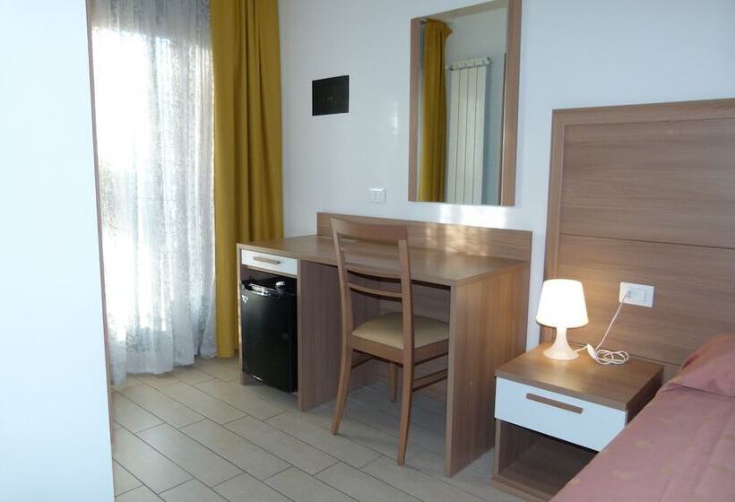 Quarto Triplo Estandar, Ideal Sottomarina