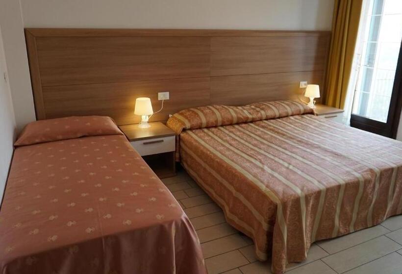 Quarto Triplo Estandar, Ideal Sottomarina