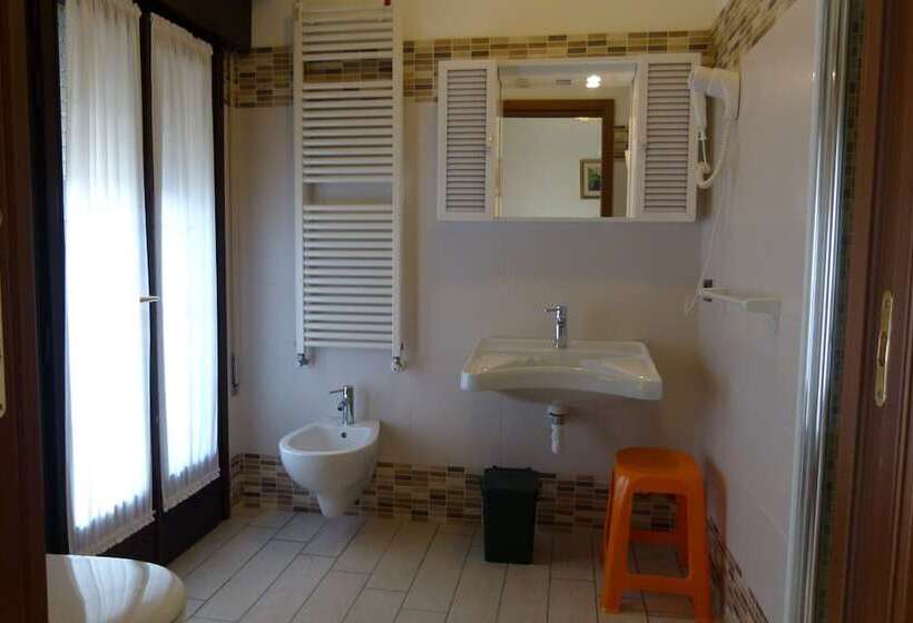 Quarto Quádruplo Estandar, Ideal Sottomarina