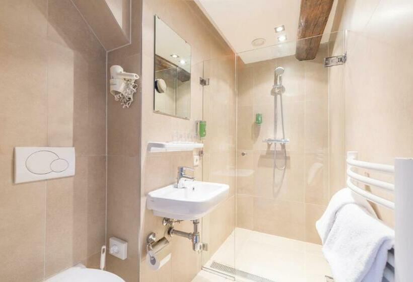 Quarto Triplo Estandar, Amrâth Hotel Bigarré