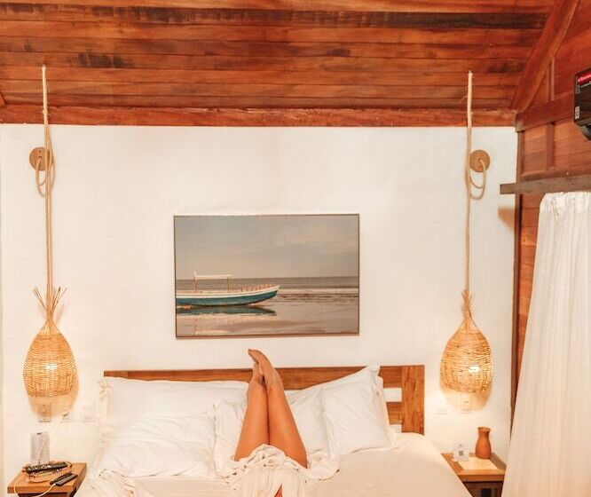 Deluxe Bungalow, Hurricane Jeri