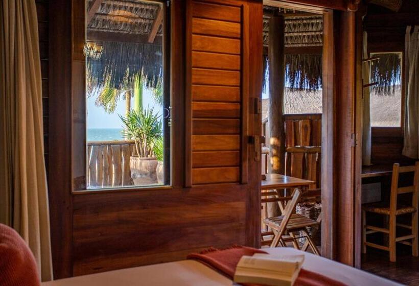 Deluxe Bungalow, Hurricane Jeri