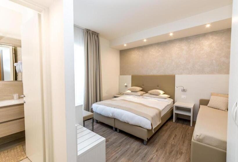 Chambre Quadruple Deluxe, Touring