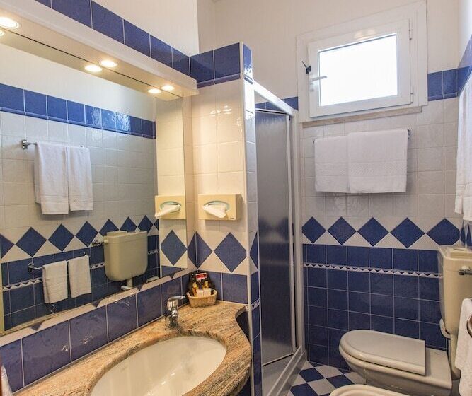Chambre Triple Classique, Touring