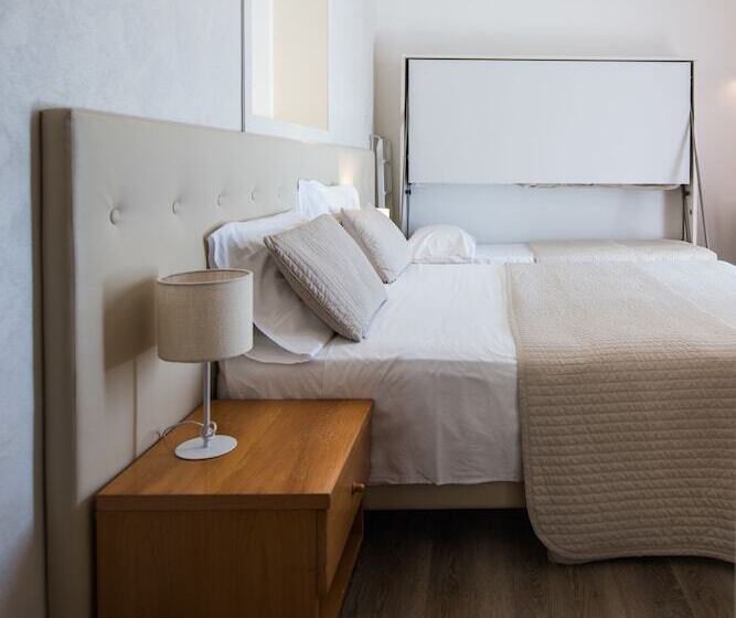 Chambre Triple Classique, Touring