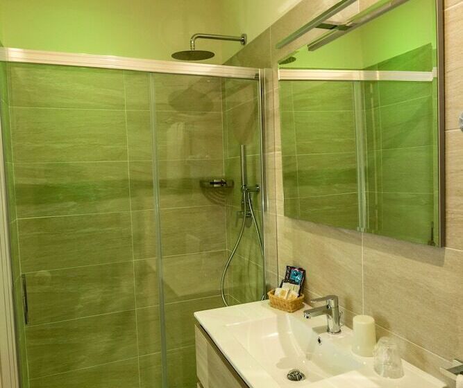 Chambre Prestige, Touring