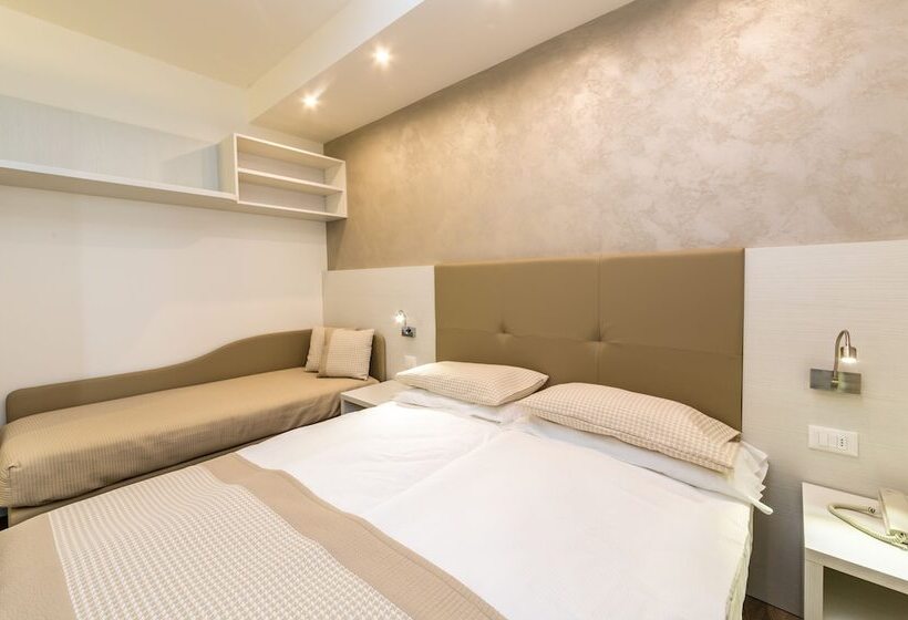 Chambre Prestige, Touring