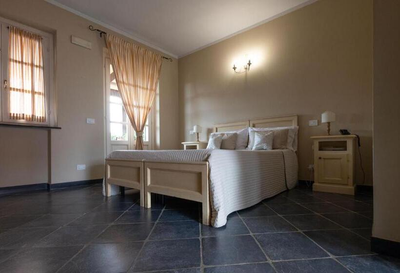 اتاق سوپریور با چشم‌انداز استخر, Albergo La Luna
