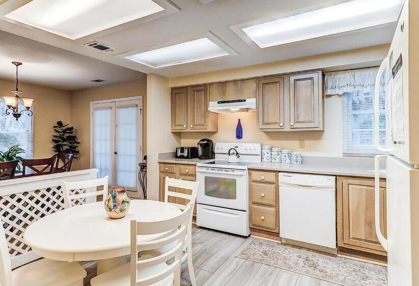 Апартаменты 2 Спальни, Evian At Shipyard By Hilton Head Accommodations