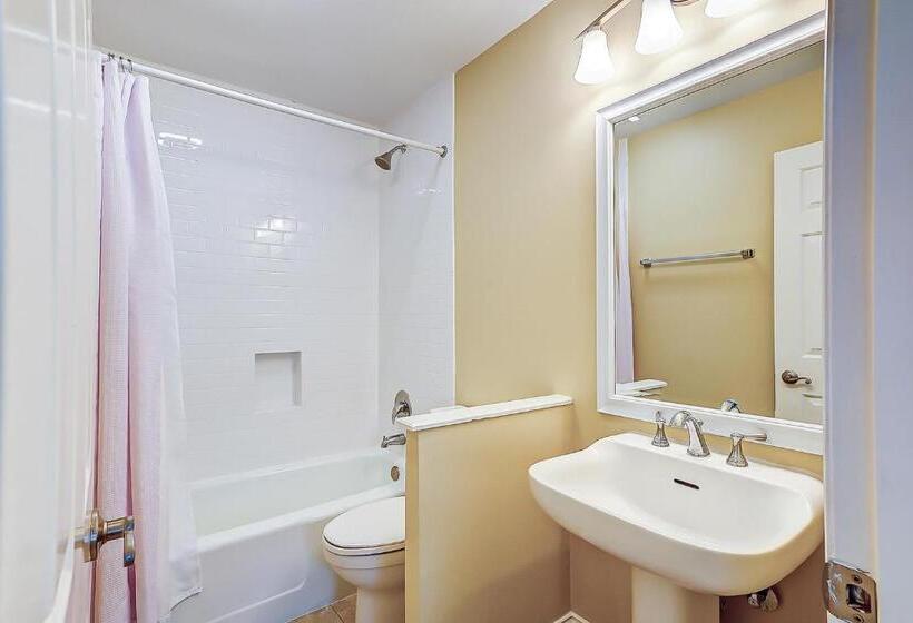 Апартаменты 2 Спальни, Evian At Shipyard By Hilton Head Accommodations