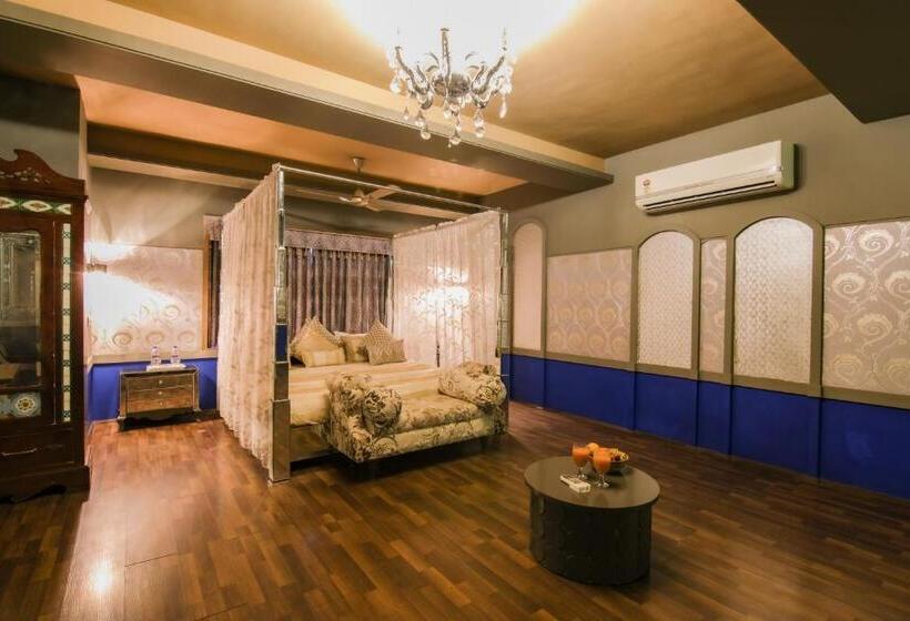Люкс, Heritage Khirasara Palace